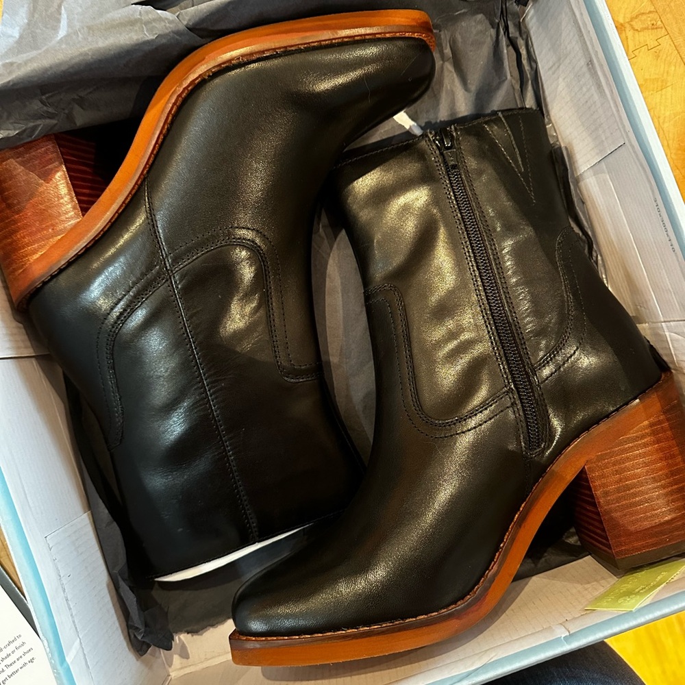 NWT Seychelles Turbulent Leather Boot - Black